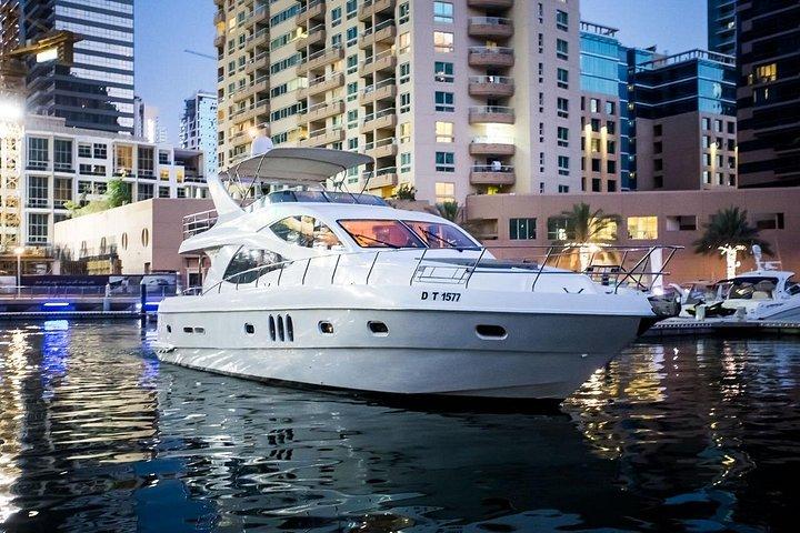 Marina Luxury Yacht Tour avec BF à Dubaï