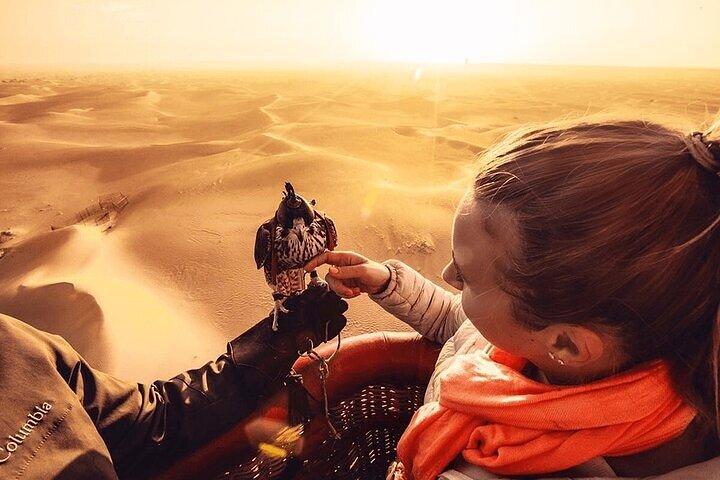 Dubai by Balloon Views of Beautiful Desert & Falcon Show