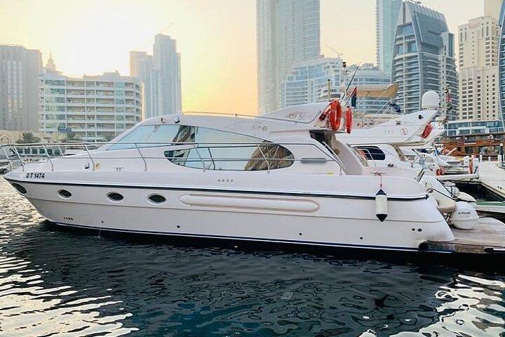 Visite du yacht et petit-déjeuner de la marina de luxe de Dubaï