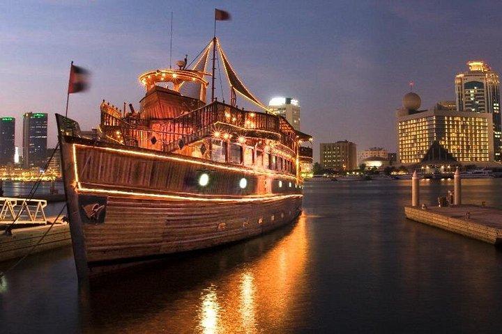 Profitez du yacht de luxe de la marina de Dubaï et du petit-déjeuner
