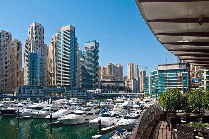 Profitez d'une visite en yacht de luxe dans la marina avec petit-déjeuner au départ de Dubaï
