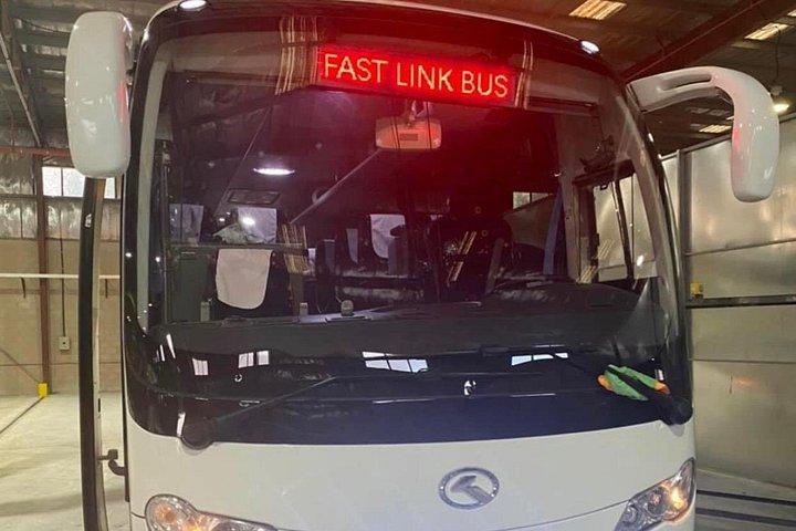 Transport de passagers dans des bus loués, prise en charge ou dépôt à l'aéroport
