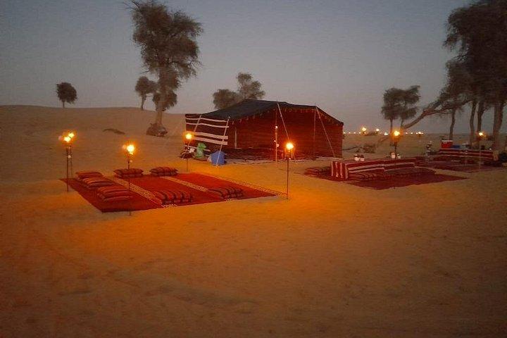 Installation privée, photo Falcon, dîner, coucher de soleil au milieu du désert
