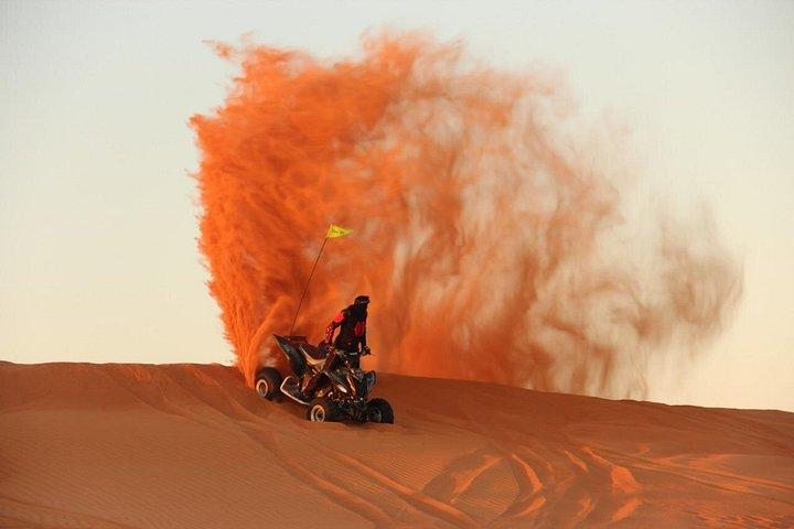 Safari en quad avec sandboarding, balade à dos de chameau et dîner barbecue