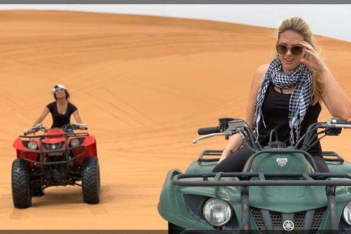 Safari en soirée dans le désert de Dubaï avec quad