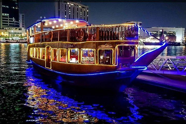 Cadre de Dubaï avec Dhow Cruise Dîner Marina, y compris le transfert