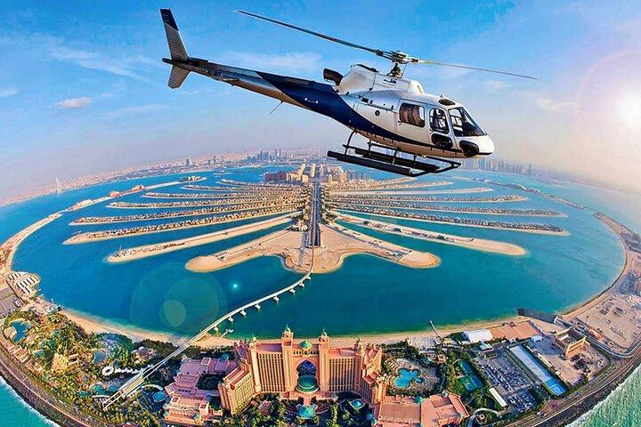 Vol en petit groupe en hélicoptère à Dubaï avec prise en charge