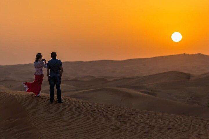 Safari privé dans le désert des dunes rouges au lever du soleil avec Dune Bashing