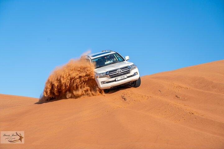 Soirée safari dans le désert à Dubaï avec Dune Bashing, balade à dos de chameau et dîner barbecue
