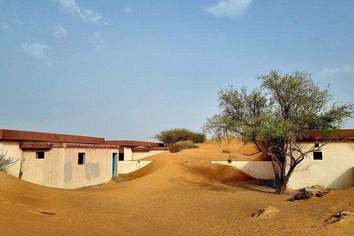 Le Ghost Village Safari Tour avec Dune Bashing et Sandboarding