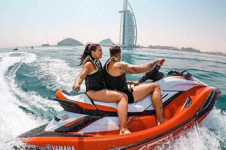Aventure en jet ski avec vue sur Burj Khalifa