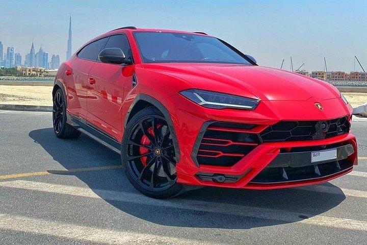 Location d'une journée complète de Lamborghini URUS à Dubaï
