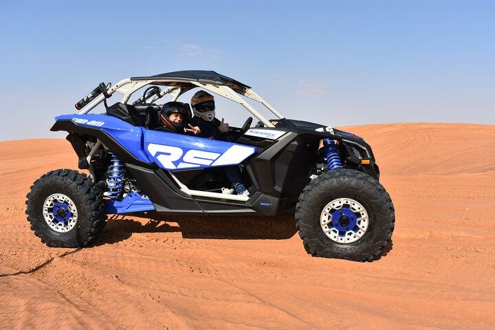 Can am Maverick X3 Rs Turbo Dubaï avec sandboard et chameaux