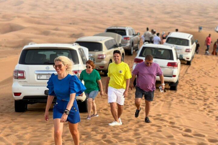 Visites de groupe disponibles pour le safari en soirée dans le désert.