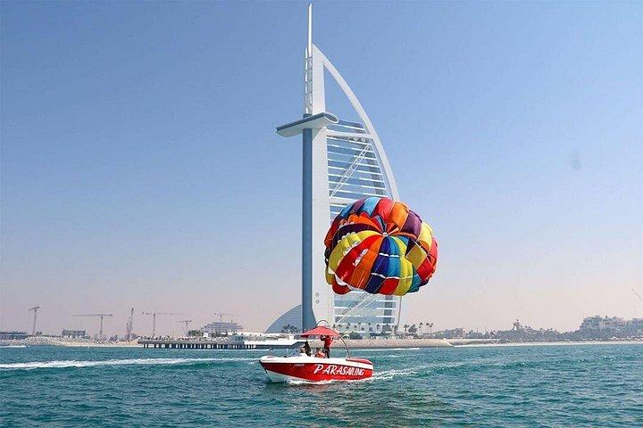Expérience de parachute ascensionnel à Dubaï sur des yachts de luxe