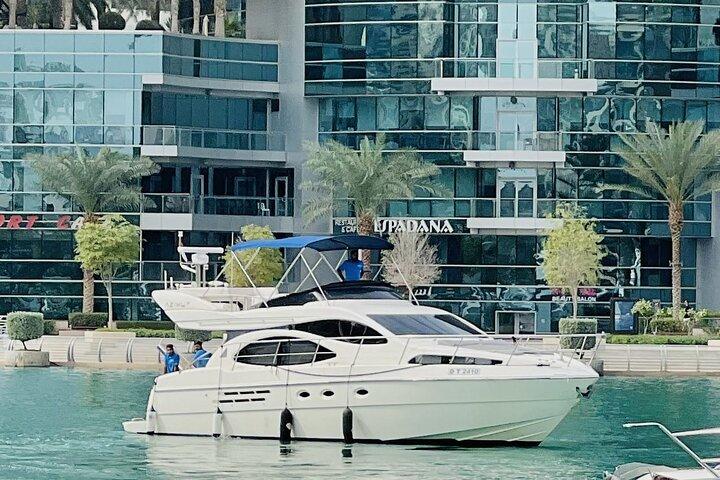 Visite privée en yacht de luxe à Dubaï