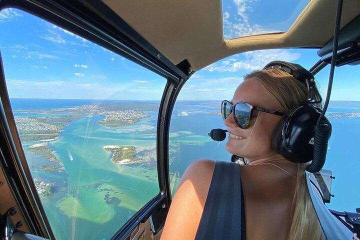 Tour en hélicoptère d'Abu Dhabi Survolez les sites célèbres d'Abu Dhabi
