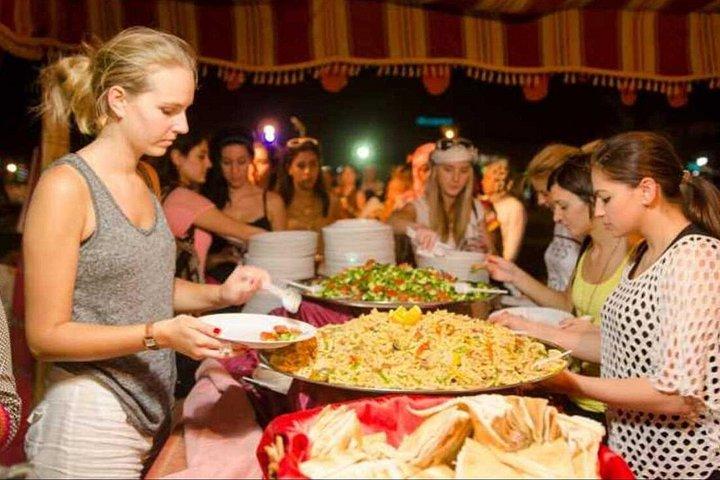 Dîner barbecue dans le désert