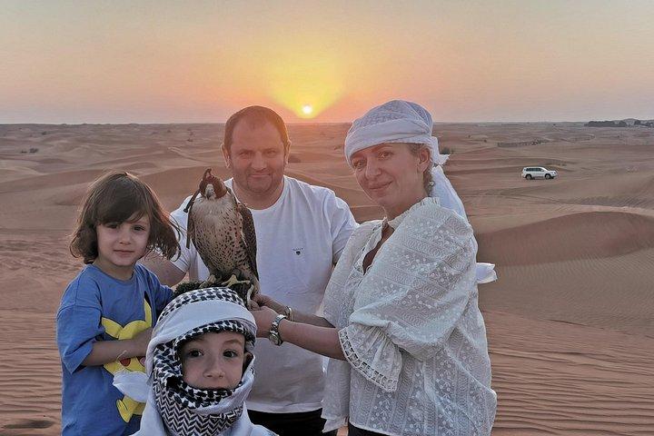 Famille profitant de son temps au Desert Safari
