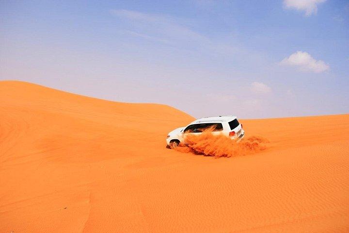 Safari extrême dans les dunes rouges de Dubaï