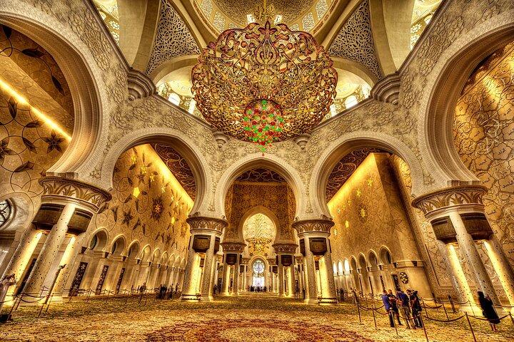 Le majestueux lustre de la mosquée Sheikh Zayed