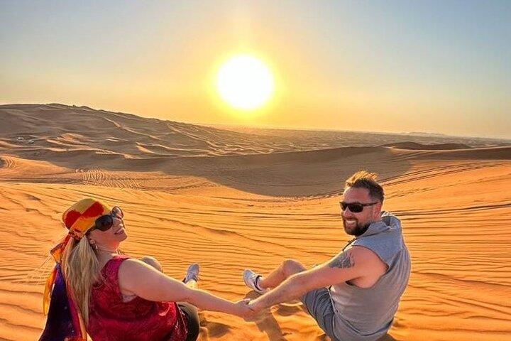 Soirée safari dans le désert de Dubaï avec dîner barbecue, balade à dos de chameau et spectacle