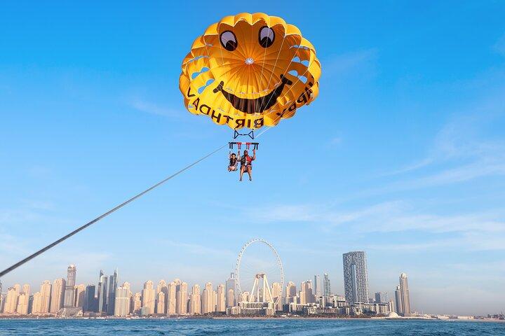 Parachute ascensionnel spécial anniversaire à Dubaï