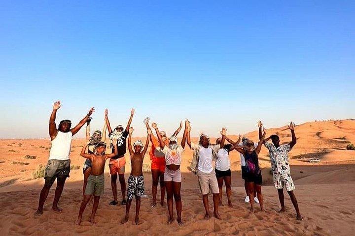 Courte visite du désert à tout moment à Dubaï avec chameau et sandboard