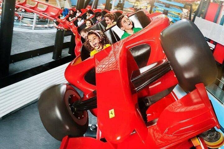 Profitez de la visite de la ville d'Abu Dhabi avec des billets Ferrari World au départ de Dubaï