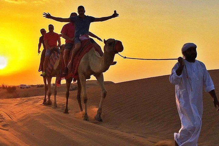 Safari privé au coucher du soleil avec des dunes extrêmes et des promenades à dos de chameau