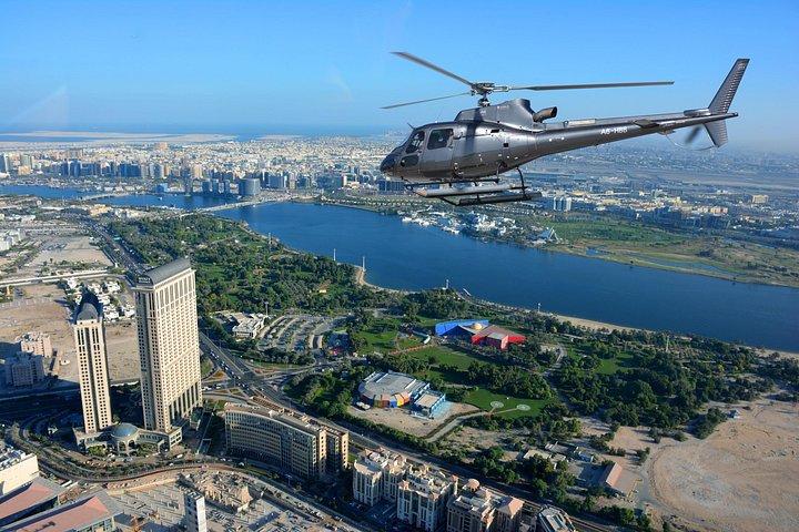 Balade en hélicoptère à Abu Dhabi avec transferts privés en option