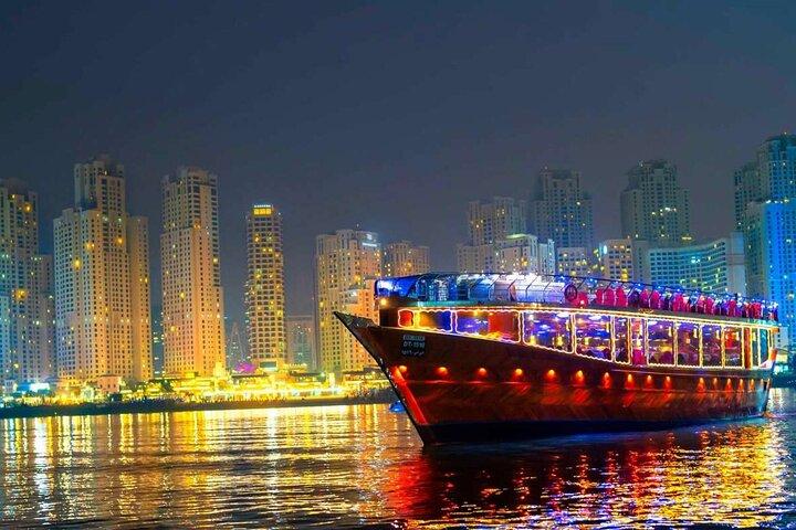 Dîner de croisière en boutre partagé à la marina avec divertissement
