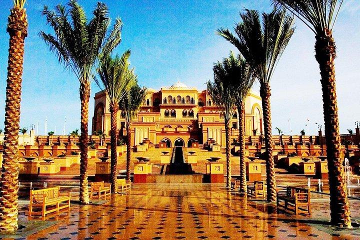 Aperçus de grandeur : en passant par le majestueux Emirates Palace à Abu Dhabi