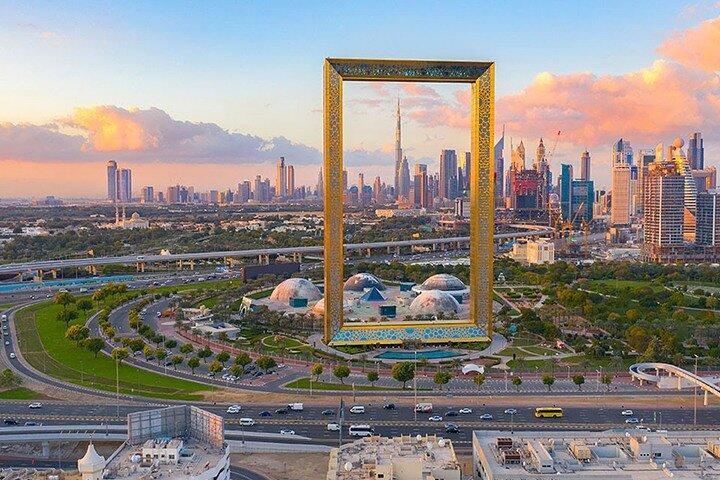Vues d'horizon de l'ancien et du nouveau Dubaï