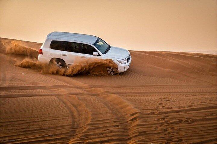 Safari dans le désert de Dubaï avec embarquement sur sable et balade à dos de chameau