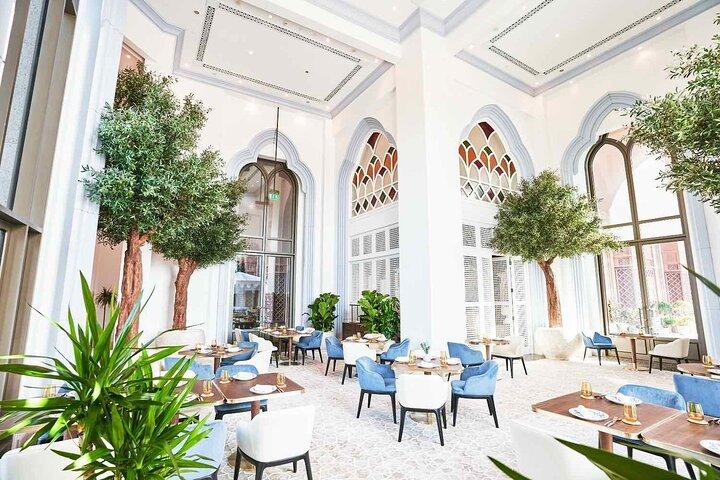 Terrasse libanaise et Emirates Palace avec transfert et déjeuner