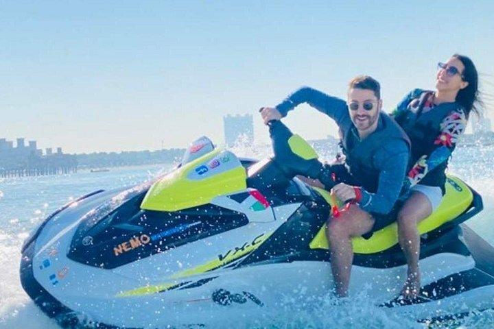 Aventure en jet ski à Dubaï avec transferts en option