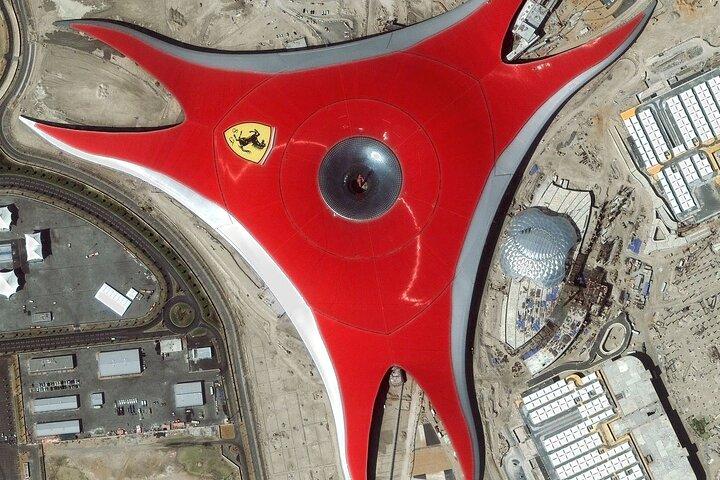 Visite privée de la ville d'Abu Dhabi avec Ferrari World au départ de Dubaï