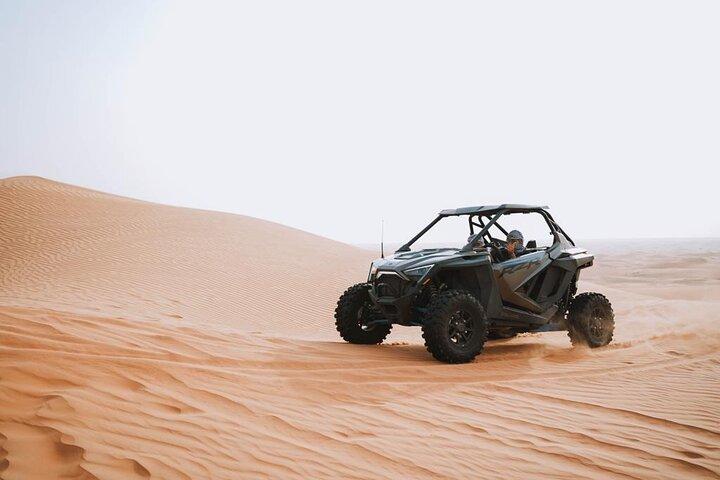 Matin Dunes rouges Balade en buggy Embarquement sur sable et balade à dos de chameau