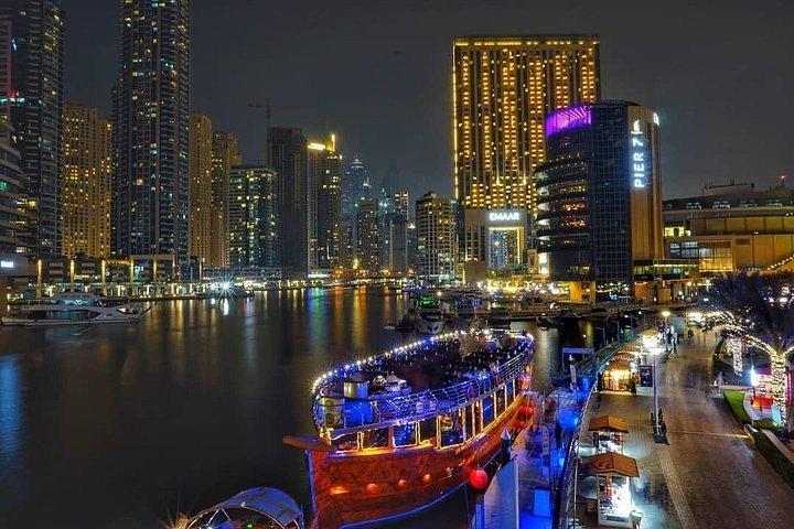 Dîner-croisière en boutre dans la marina