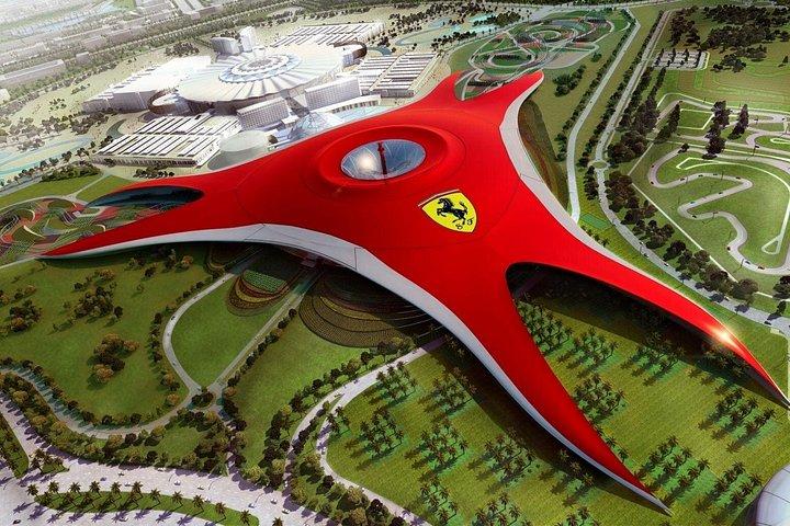 Entrée à Ferrari World avec prise en charge et retour