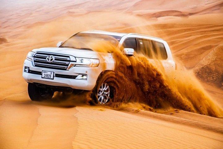 Safari dans les dunes rouges de Dubaï avec dîner BBQ en direct et spectacles en direct