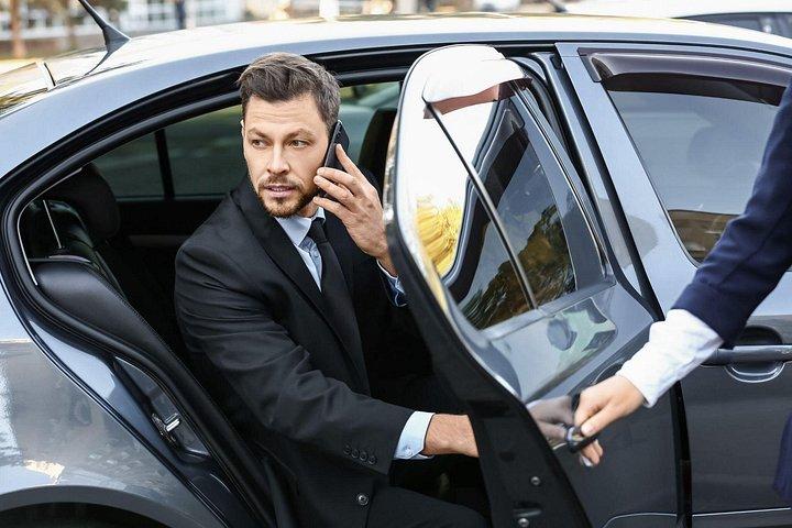 Voitures de luxe haut de gamme pour une journée complète avec chauffeur à Dubaï