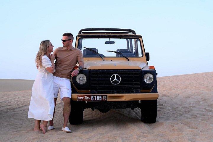 Safari privé dans le désert le matin en Mercedes Classe G vintage