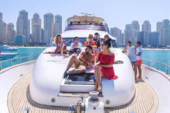 Excursion en bateau à Dubaï avec vue imprenable sur le littoral