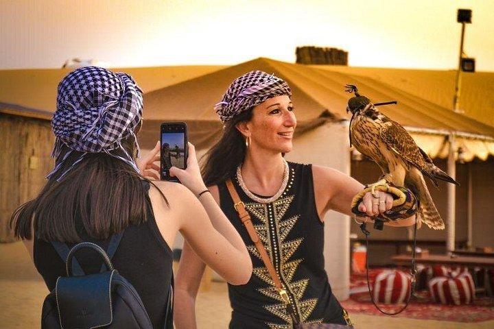 Safari matinal dans le désert de Dubaï avec balade à dos de chameau et petit-déjeuner
