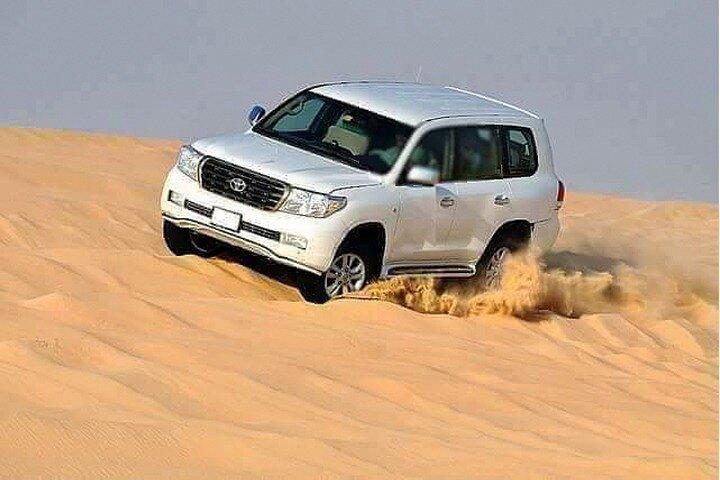 VIP Desert Safari Dubai avec balade à dos de chameau et dîner barbecue