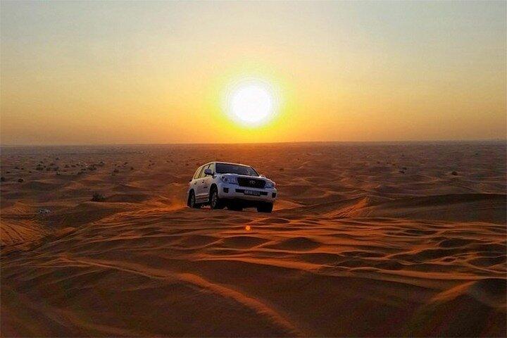 Safari guidé de 4 heures dans le désert de Dubaï le matin avec balade à dos de chameau