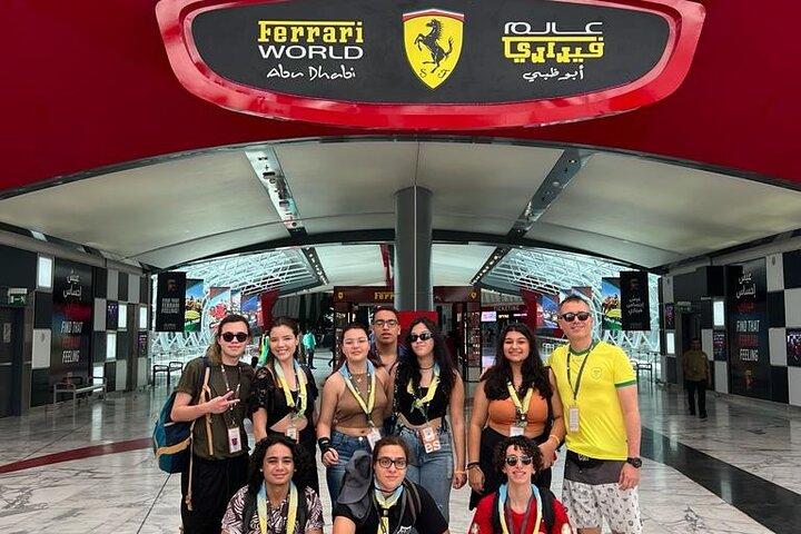 Parc à thème Ferrari World avec billet et transfert