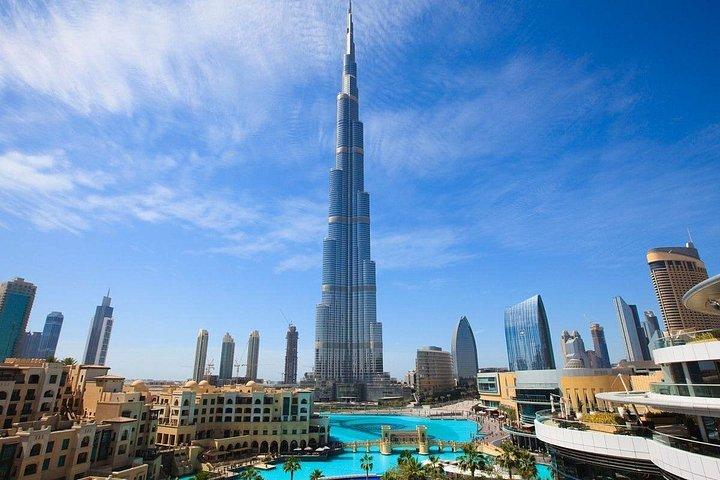 Profitez de Dubaï avec un billet pour Burj Khalifa et un déjeuner ou un dîner composé de 3 plats